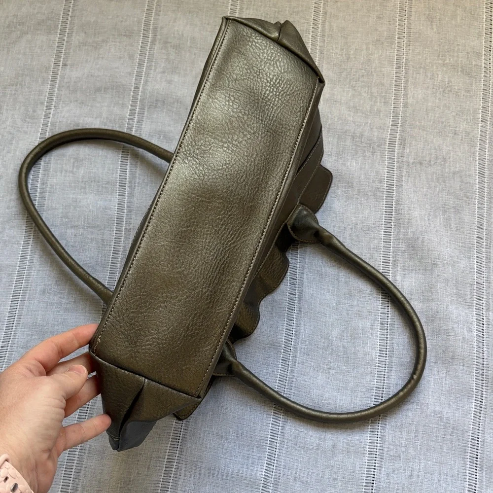 Mondani Metallic Gray Y2k Shoulder Bag